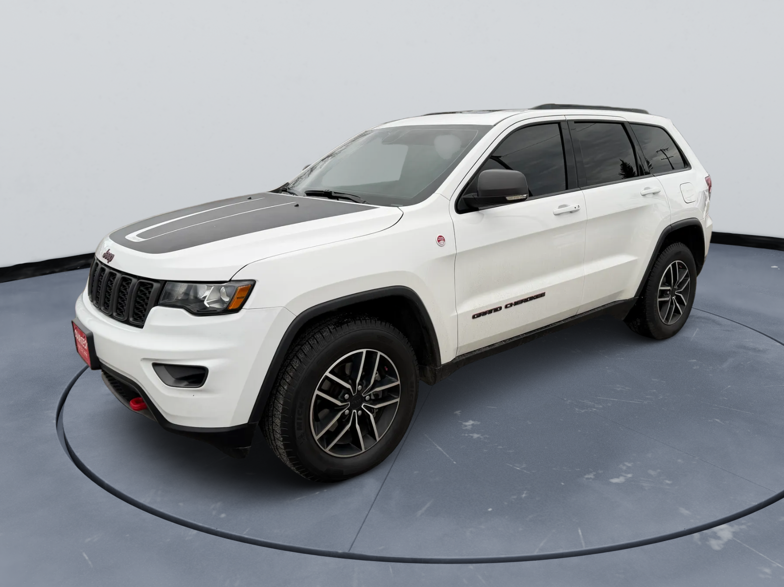 2020 Jeep Grand Cherokee Trailhawk in Bright White Clearcoat — front three-quarter view